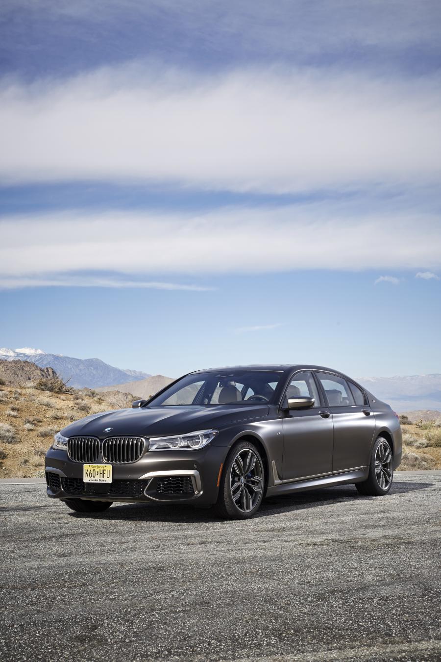  BMW M760i xDrive 2017 года  (NA) (фото 77 из 154)